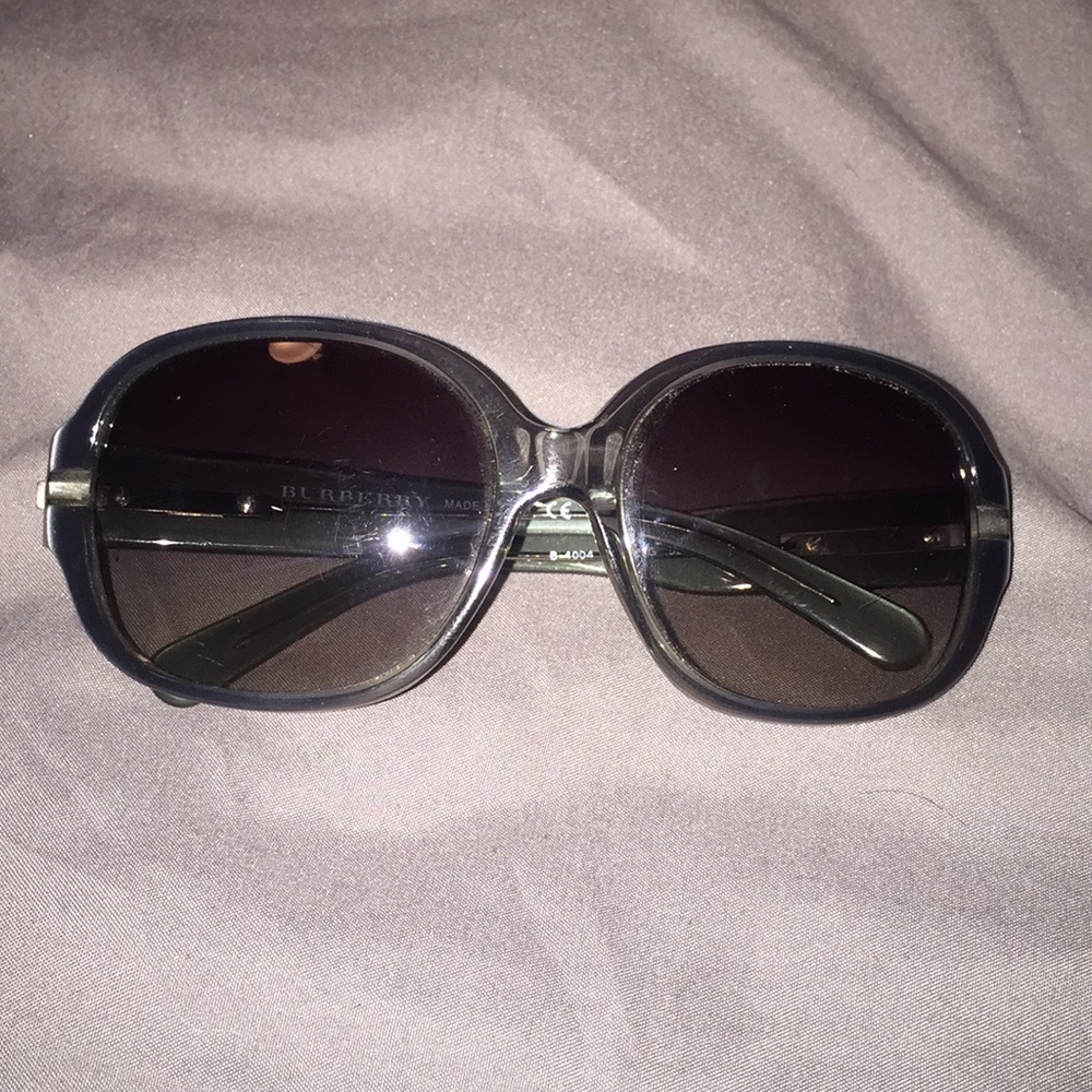 ☀️BURBERRY ☀️SUNGLASSES😎
